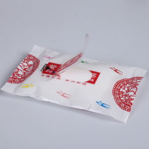 Easy to pack wet wipes 15.5 X 8cm; wipes:14 X 20cm